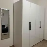 8 דירה