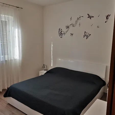 8 Apartment